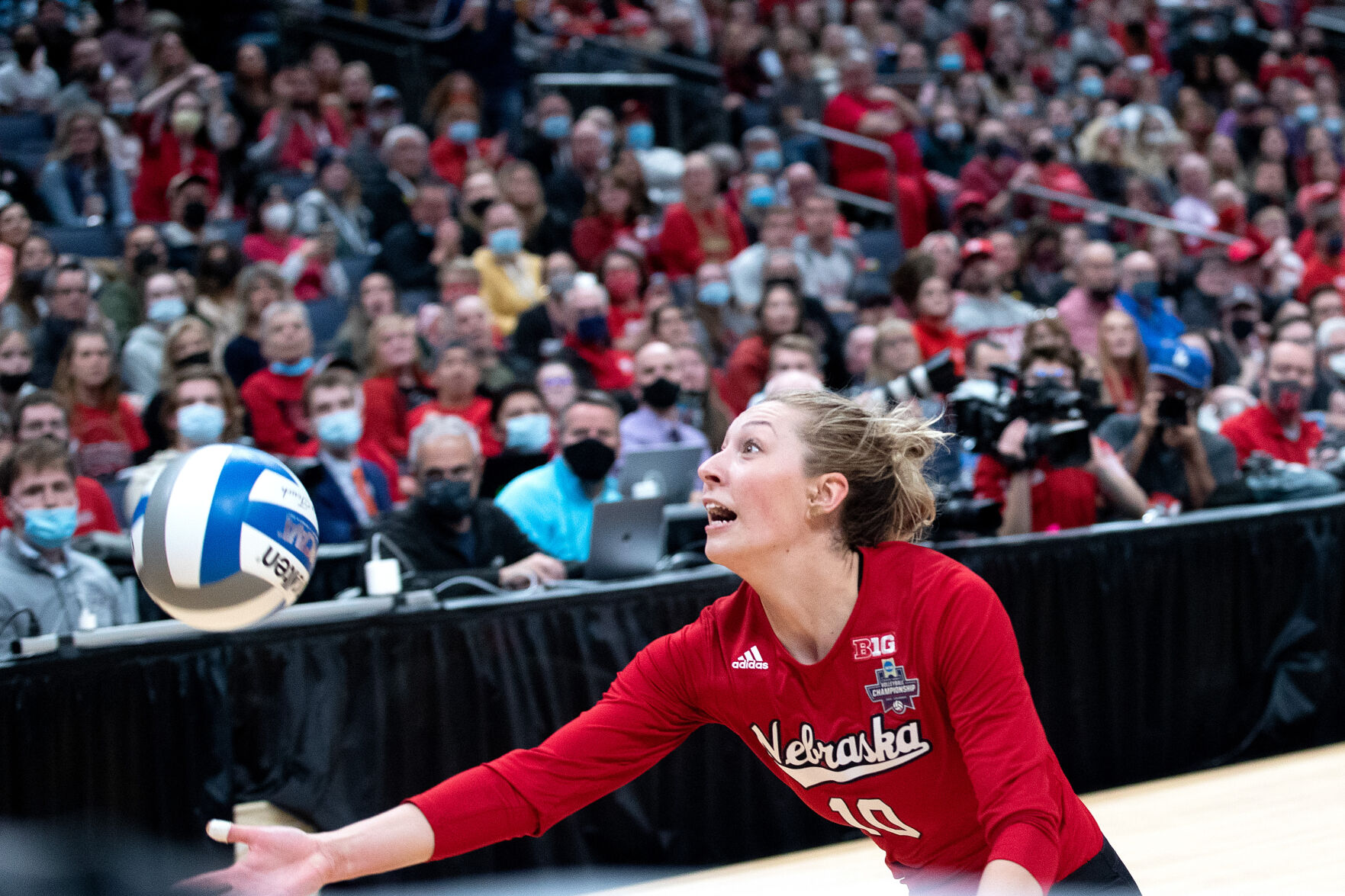 121921-owh-spo-nuvolley70.jpg